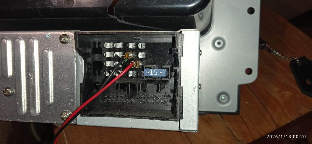 Продам магнитолу, усилитель,радио 4 канала