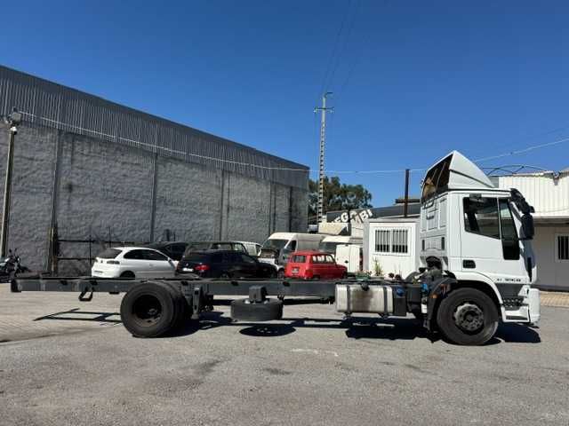 Camião Iveco 190EL32 2014/12 em chassis