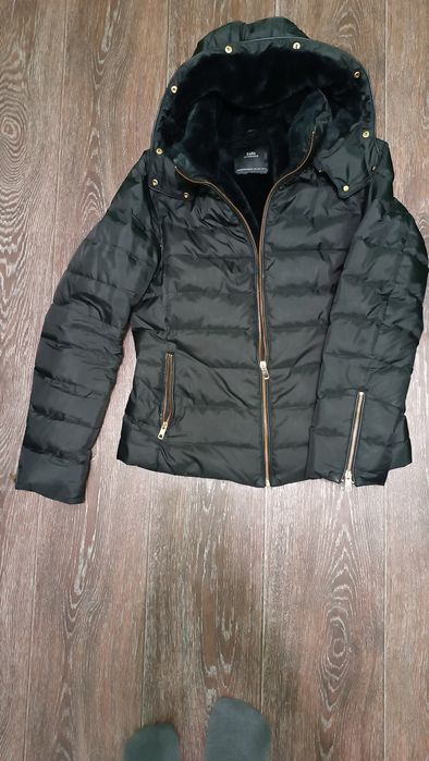 Куртка чорна на пуху розмір L
