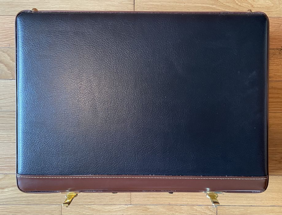 Mala Executive Vintage NOVA em pele genuína, com códigos