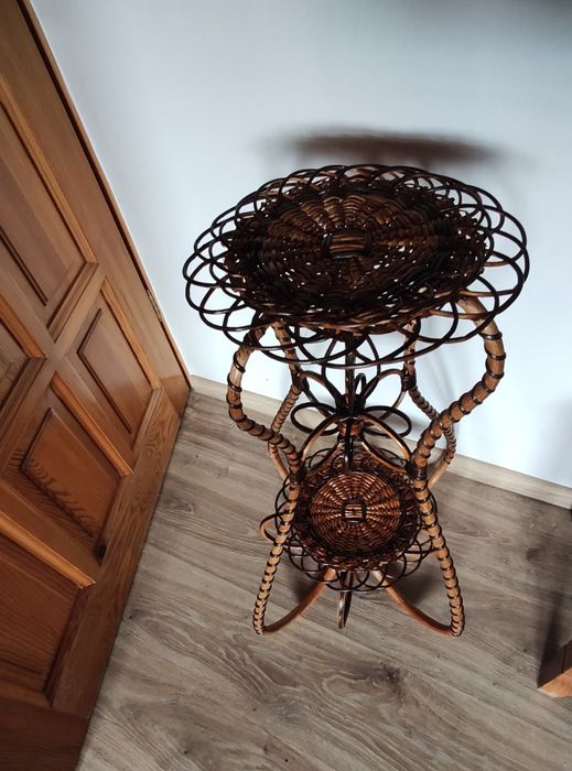 Świecznik wiklinowy .