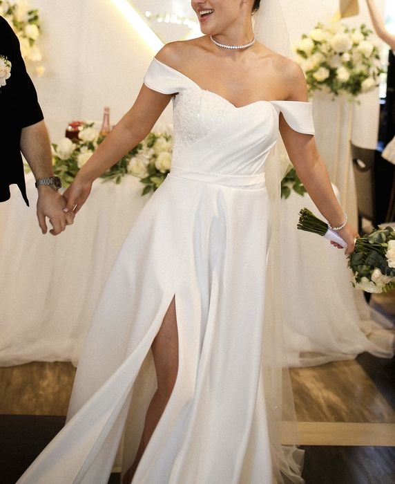 Продам весільну сукню