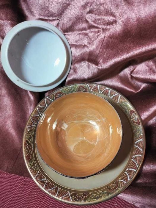 Manteigueira de porcelana oriental, estilo Satsuma, pintada à mão