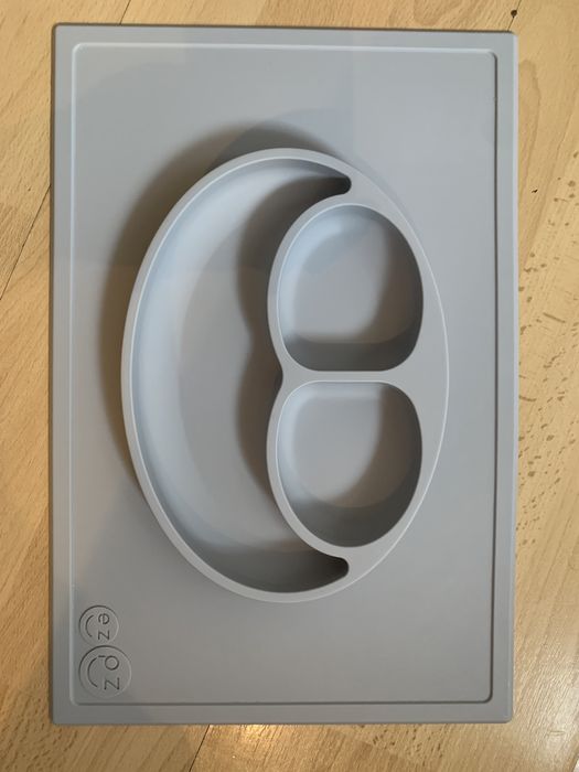 Talerzyk silikonowy z podkładką EzPz