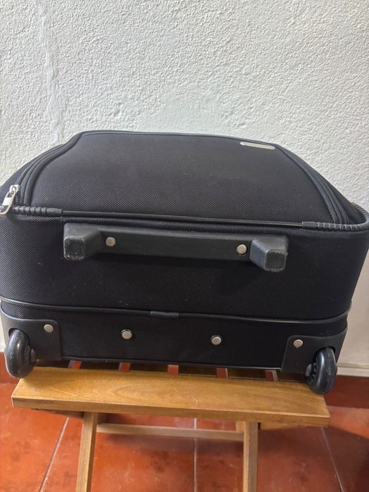 Mala PC portátil com rodas 17” Targus