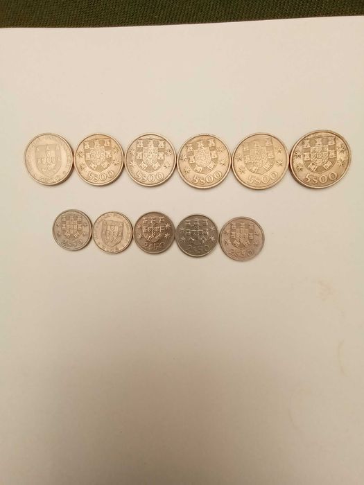 Moedas antigas de escudos