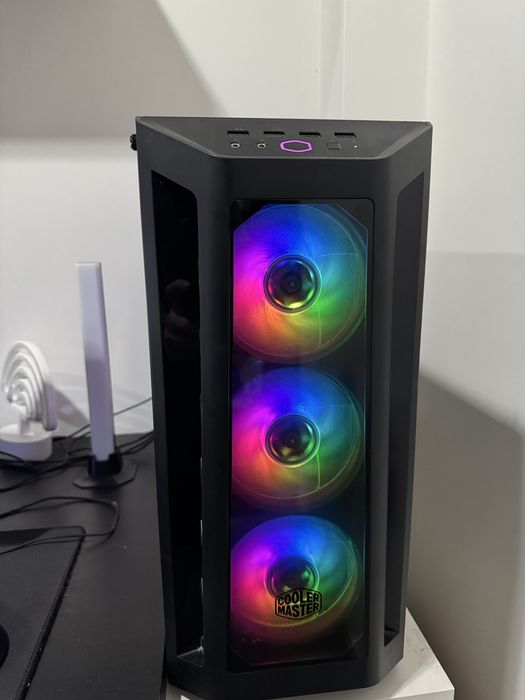 Computador gaming  com monitor