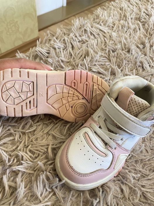 Взуття для дівчинки