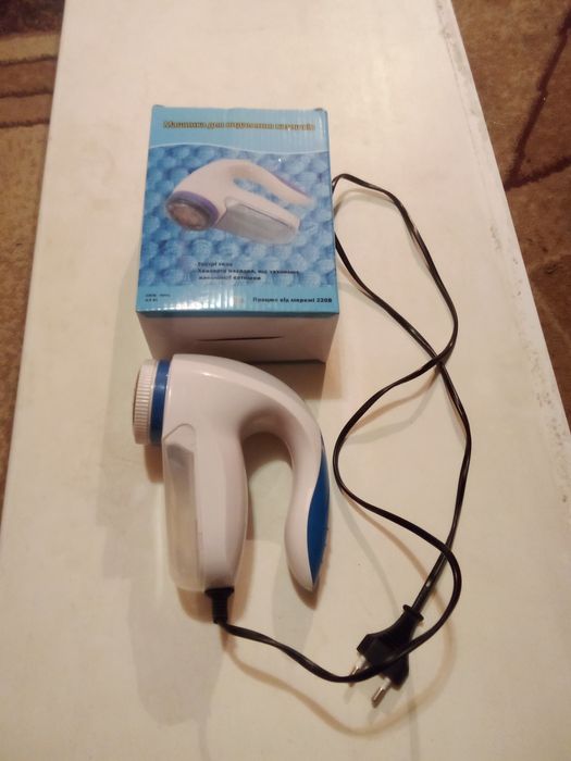 Машинка для видалення катишків работае від ситі