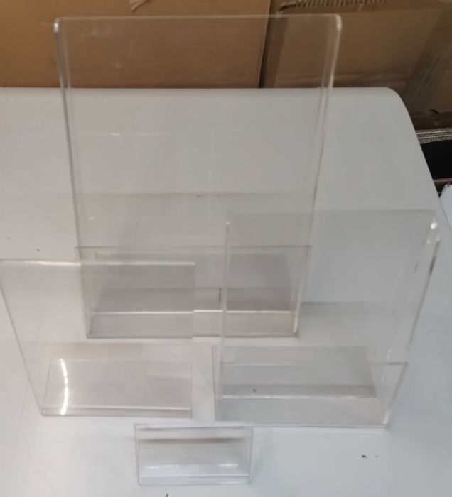 Expositores em acrílico de diferentes tamanhos