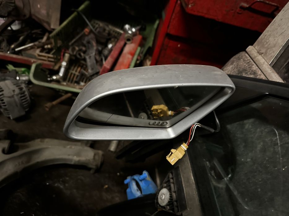 Ramka z szybą oraz lusterkiem audi a4 b6 ly7w