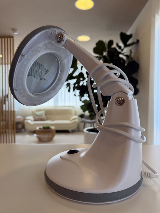 Lupa LED com suporte – como nova