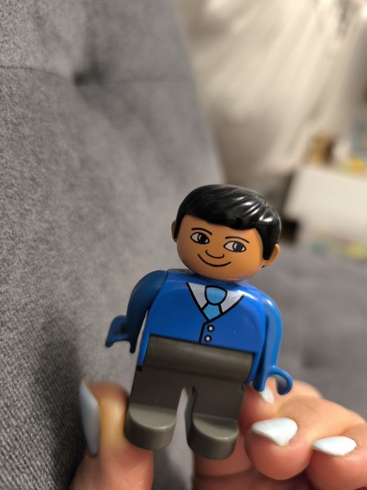 Duplo domek retro z postaciami i dodatkami - plac zabaw drzewo płotki