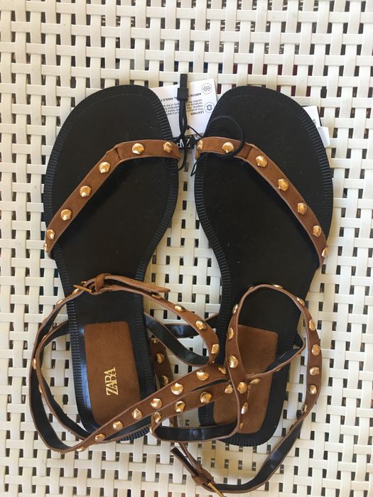 Skórzane sandały z ozdobnymi paskami z ćwiekami 37