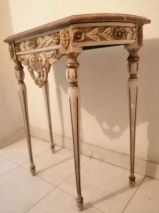Mesa em talha dourada