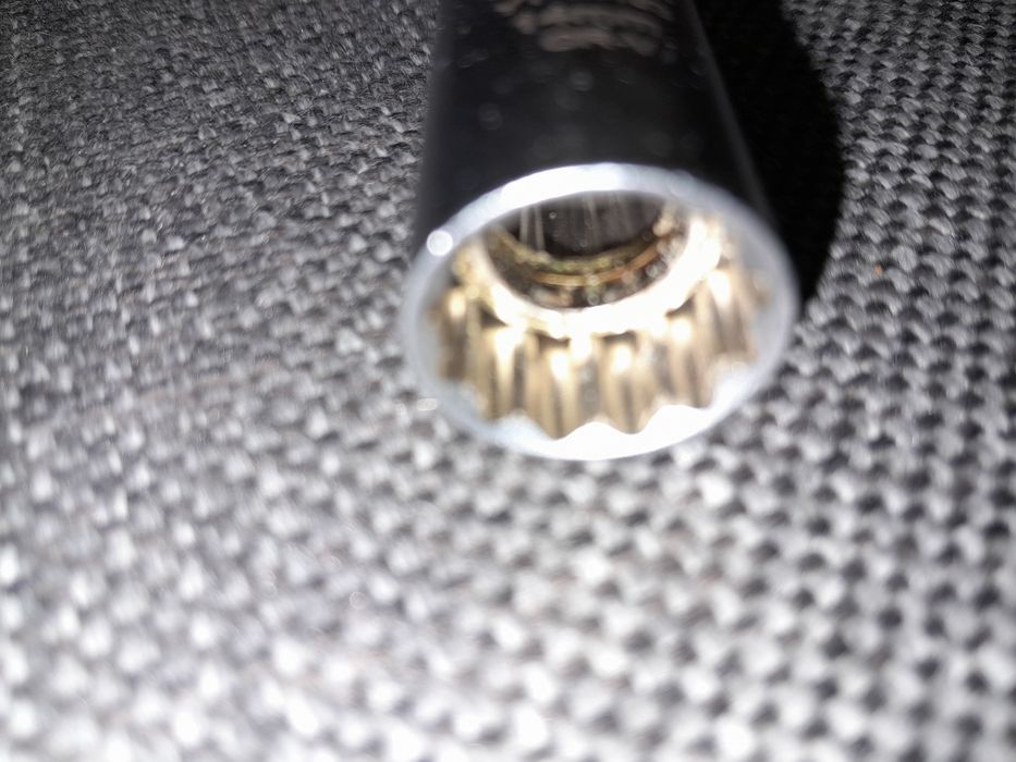 Ключ для свечей зажигания 12-гранный 14 мм  Yato YT-08163