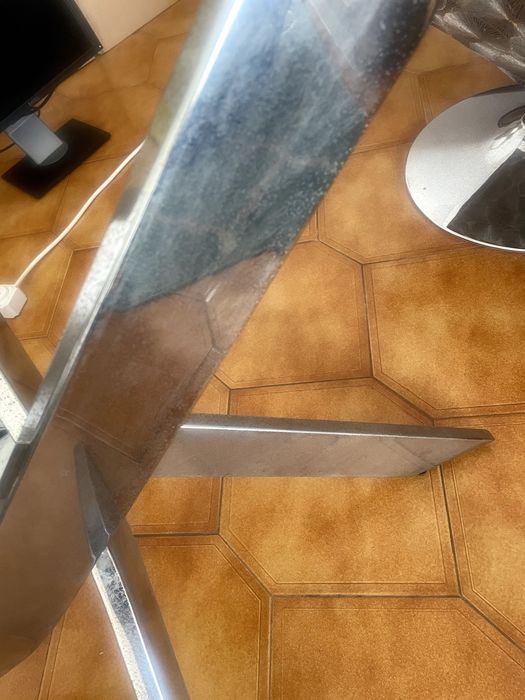 Mesa de Vidro Moderna com Base Metálica