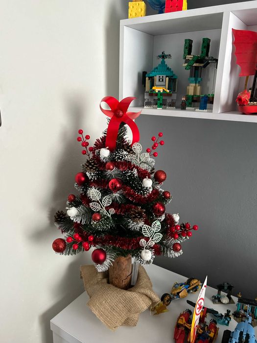 Choinka na pniu 70 cm z DEKORACJĄ i ozdobami - ubrana [producent]
