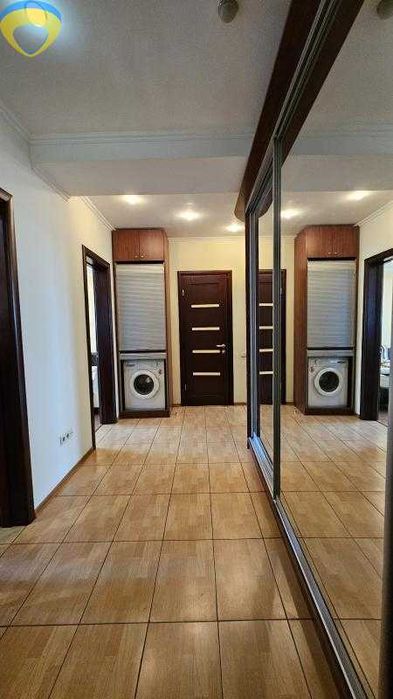 Продам простору 2-кімнатну квартиру на Черемушках, вул. Старицького