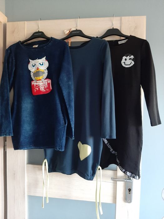 Sukienka z "uśmiechem" 134-140