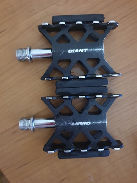 Giant ultra light pedals hotsell