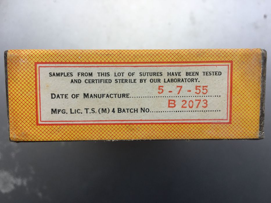 Fio de sutura antigo - Catgut