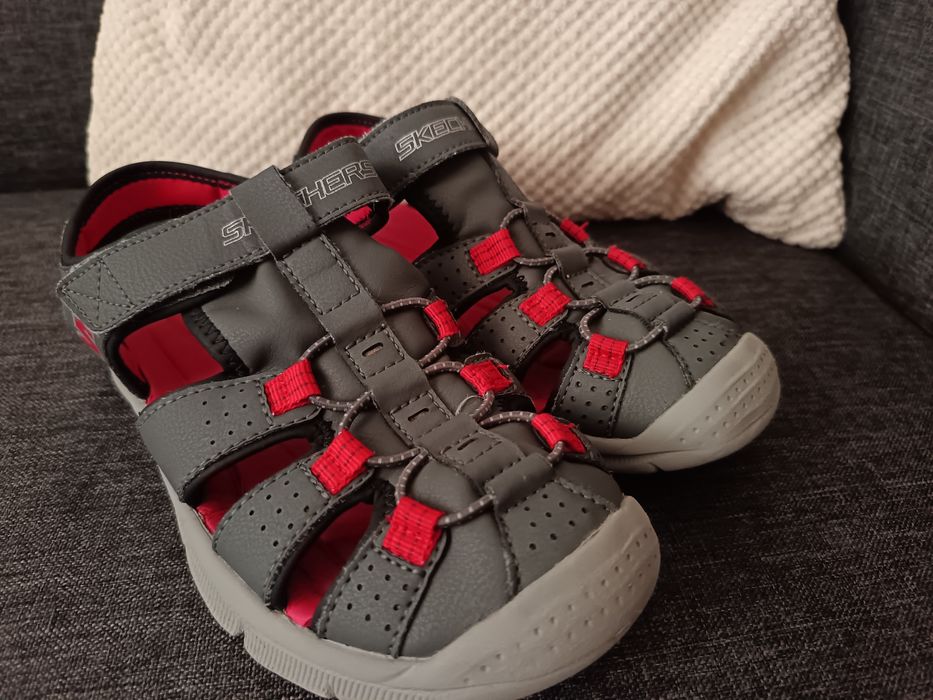 Vende-se sandalias NR. 32 da Shekers.