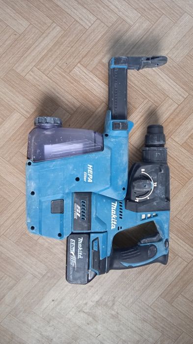 Продам перфоратор с пылесосом Макита.