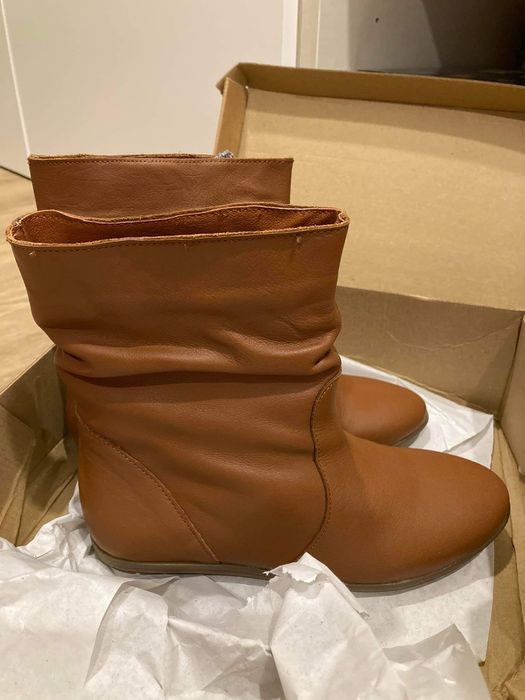 Botas rasas novas em camel 35
