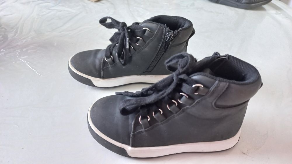 Buty trzewiki czarne sznurówki zamek Very uk 8 Eu 26