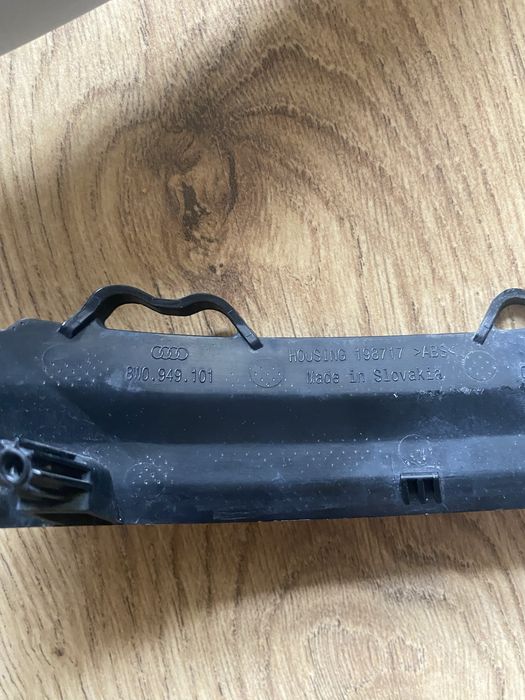 Kierunkowskaz migacz lusterko Audi A4 A5