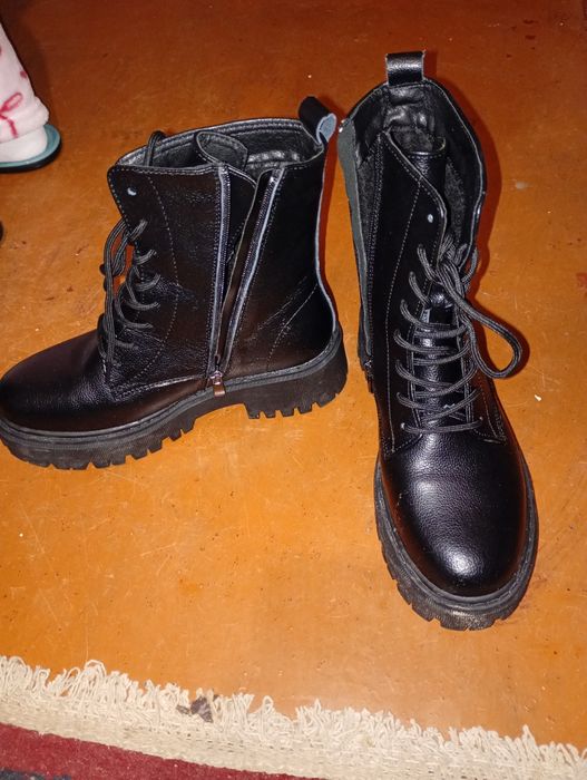 Зимове шкіряне взуття на шнурівці