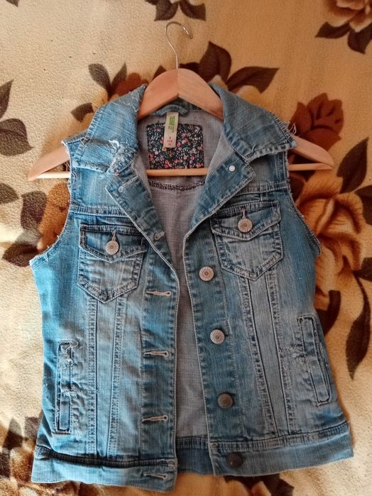 Жилетка джинсовая DENIM   р. 8 (36) СТОК