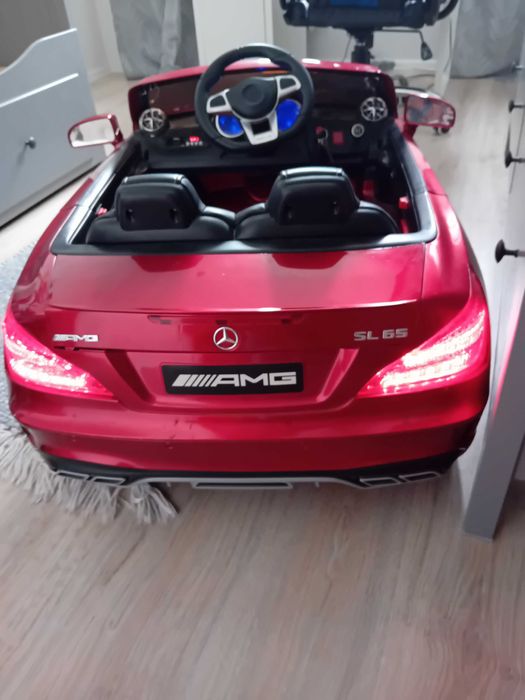 Samochod dzieciecy elektryczny