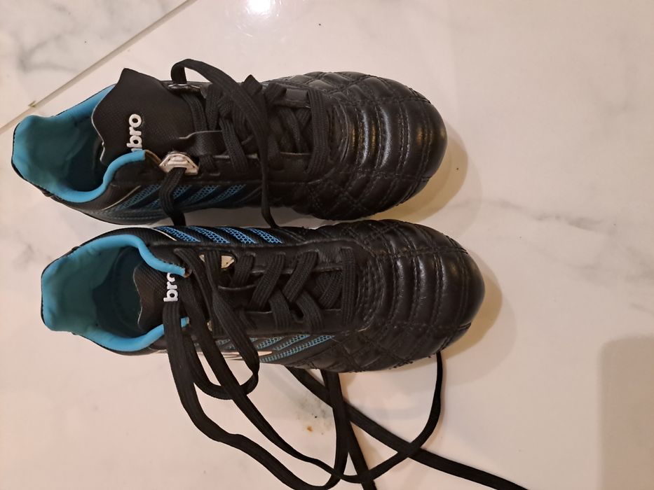 Buty piłkarskue korki umbro r 28,5