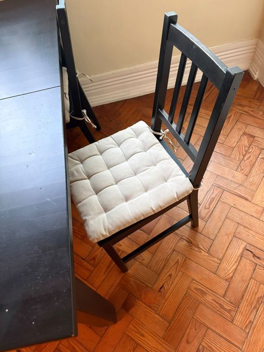 Mesa de jantar com cadeiras