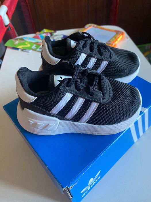 Дитячі кросівки adidas