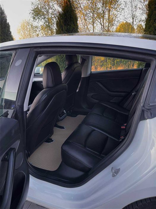 Оренда Tesla Model 3 2022 (LFP батарея 60квт) - Львів, Шептицький, Сокаль, Жовква.