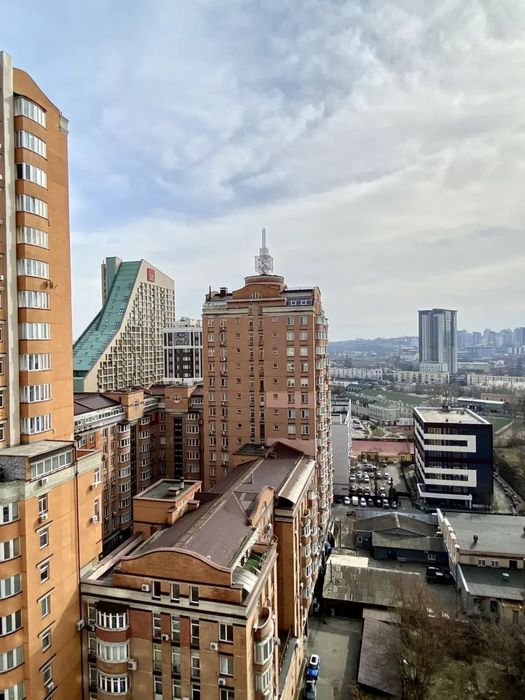 Аренда 2к квартиры Шевченковский район, Черновола, метро Университет