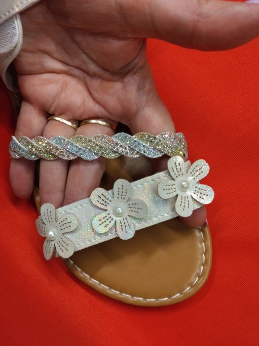Sandały dziewczęce brokatowe r.35(wew.22cm)