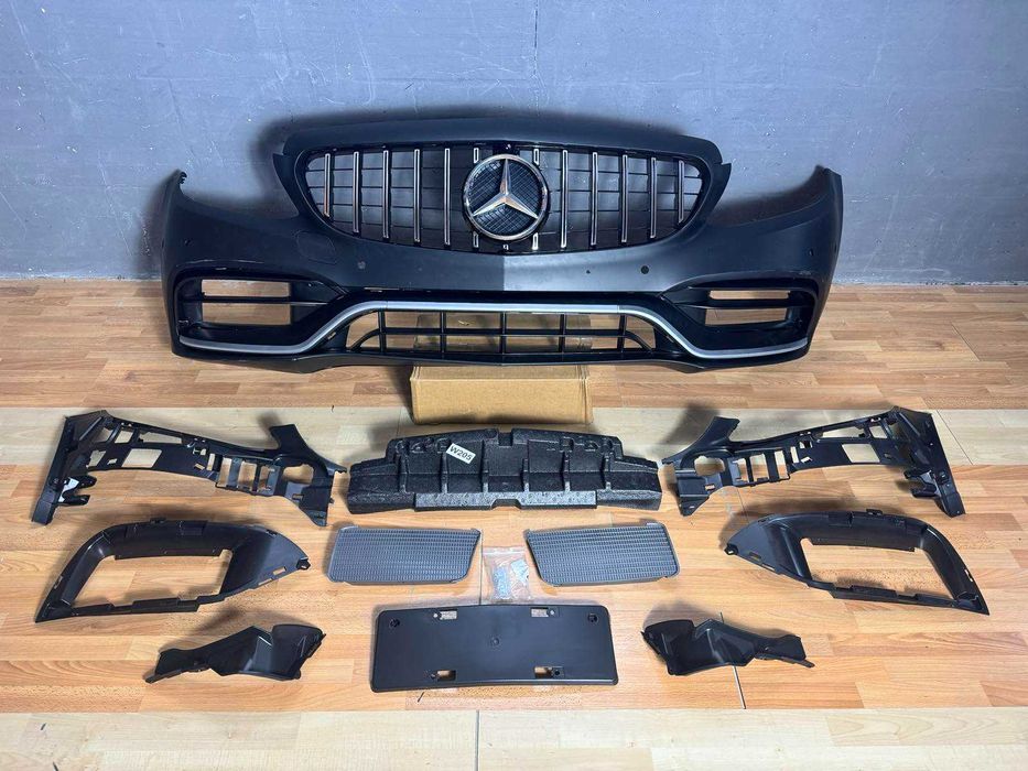 Бампер w205 14-18 год C63 AMG стиль рестайлинг амг решотка С205 мерс