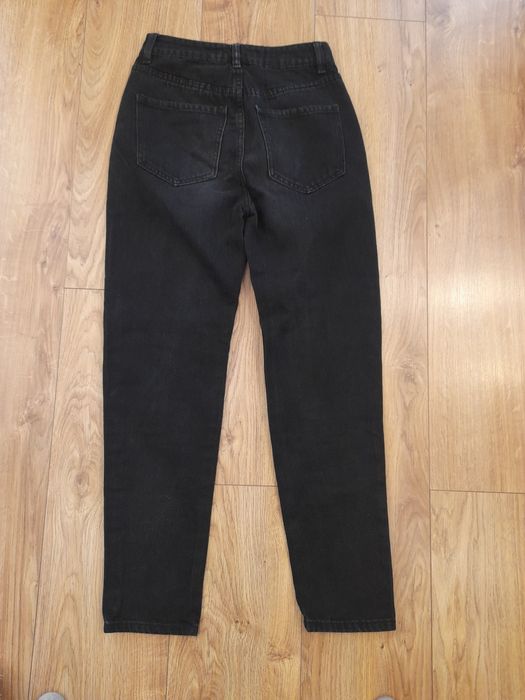 Spodnie z dziurami