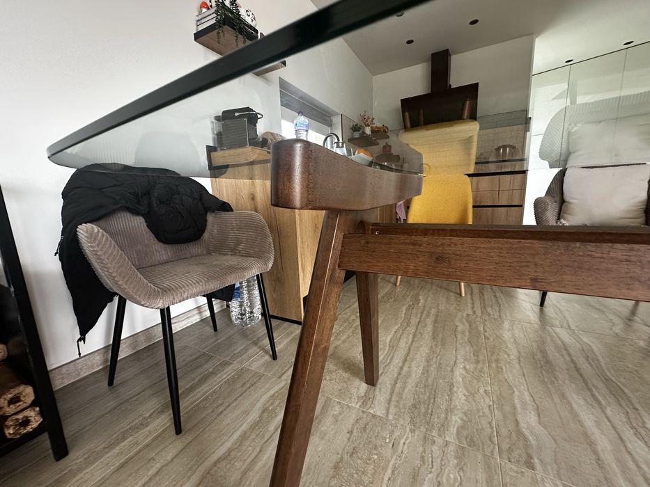Mesa de vidro do gato preto