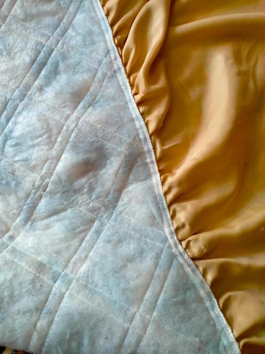 Покрывало на двуспальную кровать атласное