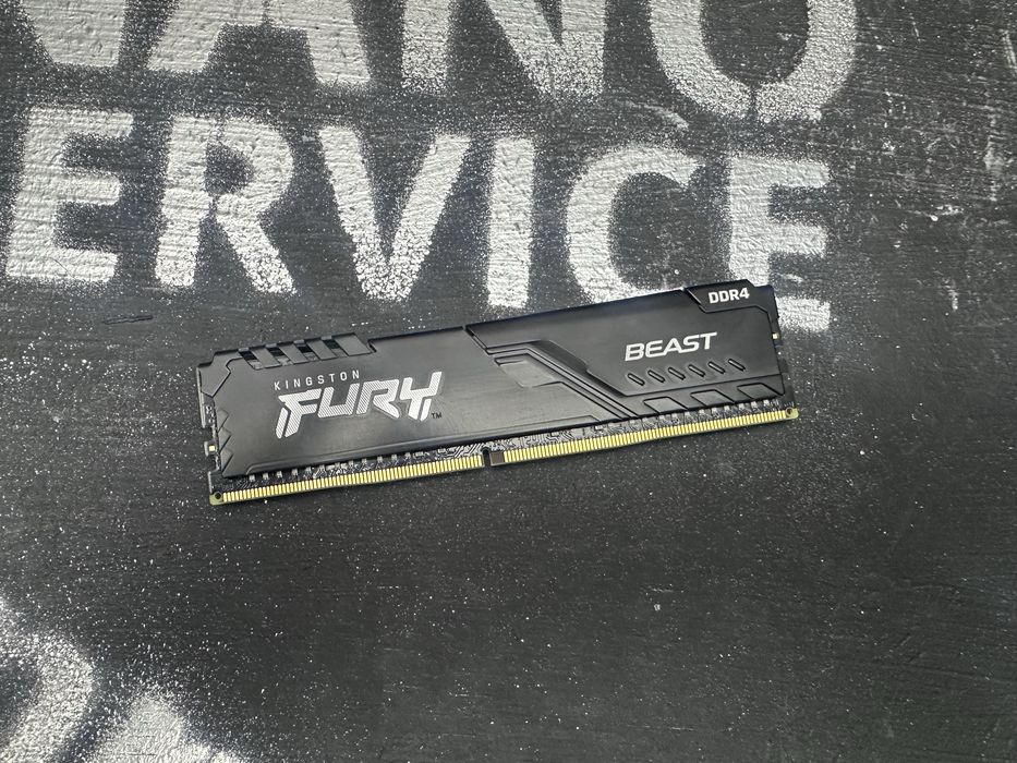 Оперативна память  ігрова Kingston FURY Beast DDR4 3200 16GB високої швидкості, ідеал як нова