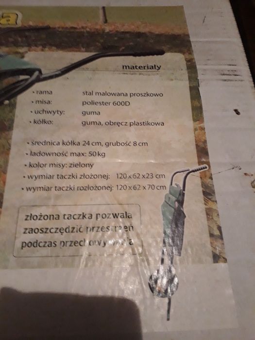 Taczka składana ogrodowa na liście.  Nowa