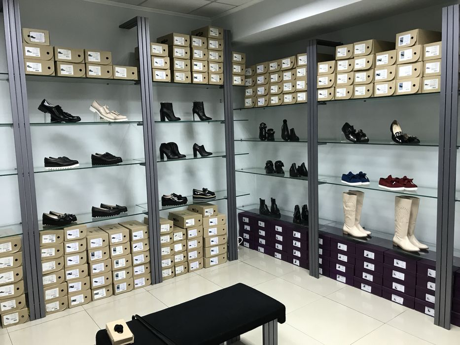 Стелажі обладнання