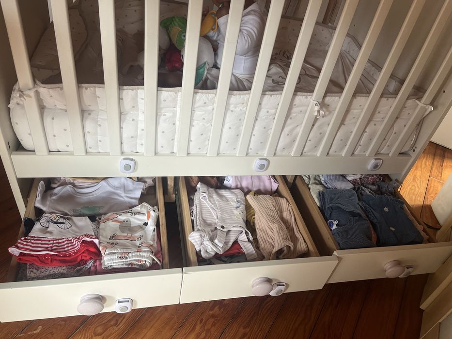 Berço IKEA com 3 gavetas + colchão e acessórios incluídos