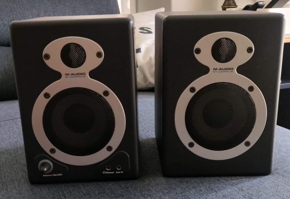 Colunas M-Audio Studio pro 3