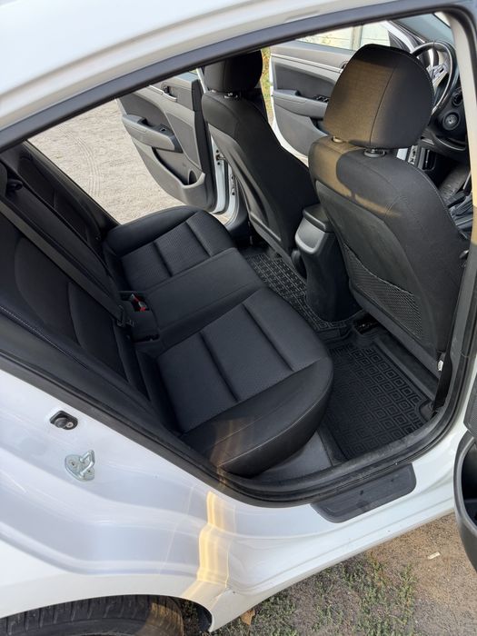 Hyundai Elantra 2016 VIN KMHD841FBHU197624 фото оголошення 12 з 17